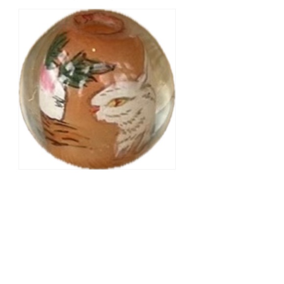 Reverse painted glass, bead, half inch diameter with white bunny in the garden - Picture 13 of 13